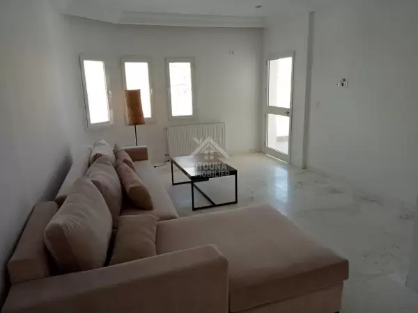A louer un bel appartement S+3 à côté Lycée Gustave Flaubert