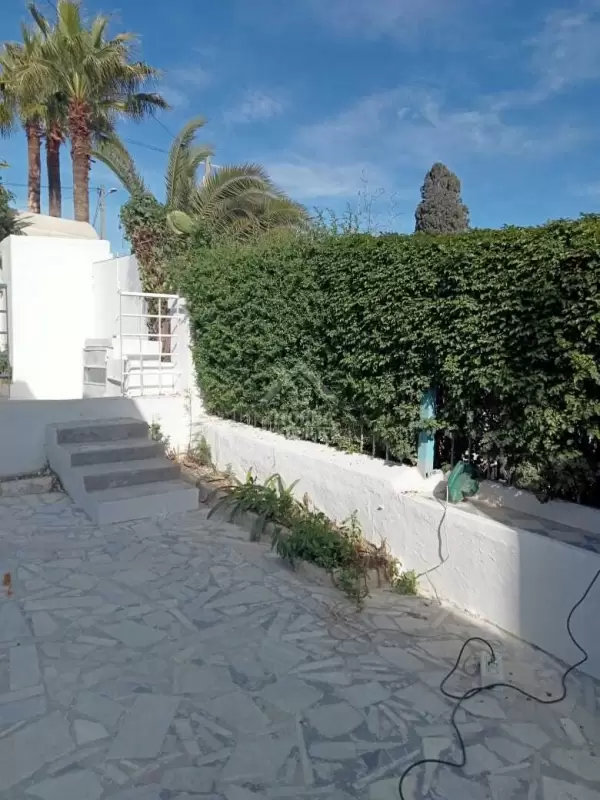 A louer une petite maisonnette à la Marsa Cube