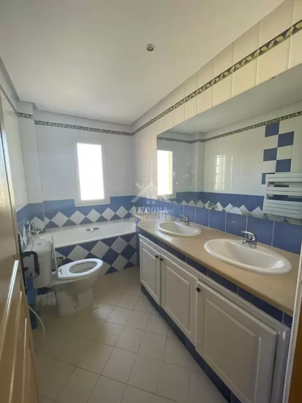 Maison en Tiplex à louer à la soukra
