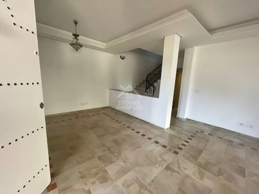 Maison en Tiplex à vendre à la soukra