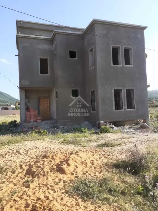 A Vendre une villa inachevée à Tabarka