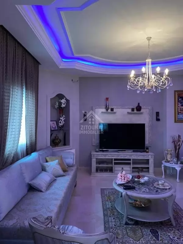 A Vendre une villa de charme avec piscine à La Soukra
