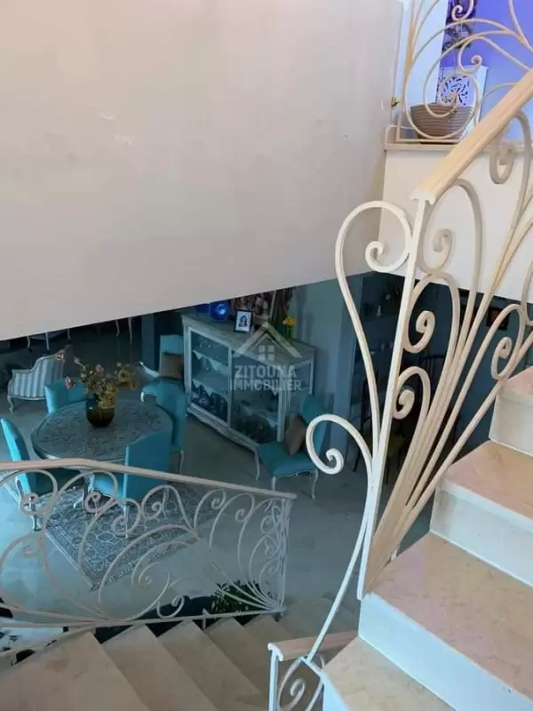 A Vendre une villa de charme avec piscine à La Soukra