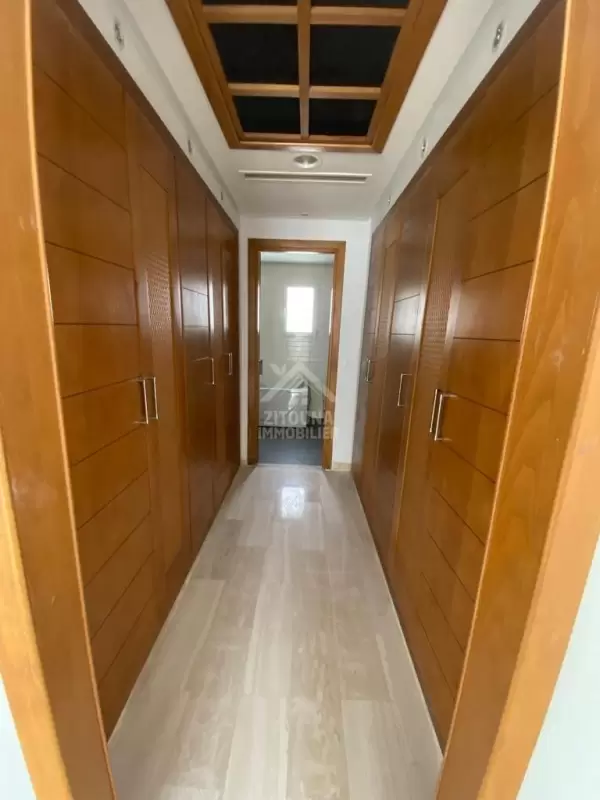 A louer un spacieux appartement à la Marsa
