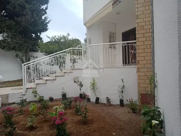 A louer une belle villa avec piscine à Gammarth