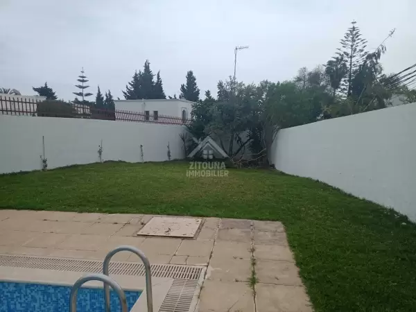 A louer une belle villa avec piscine à Gammarth