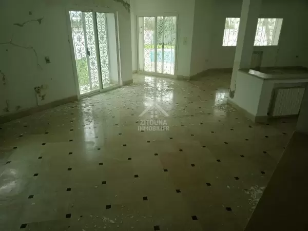 A louer une belle villa avec piscine à Gammarth