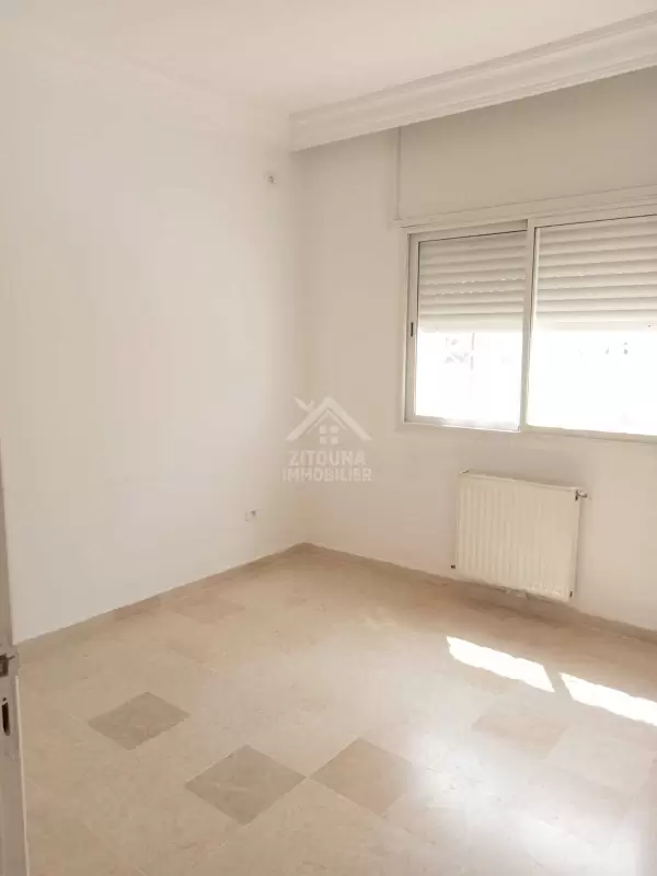 A louer un étage de villa s+3 à la Marsa cite des juges