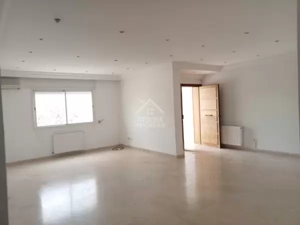 A louer un étage de villa s+3 à la Marsa cite des juges