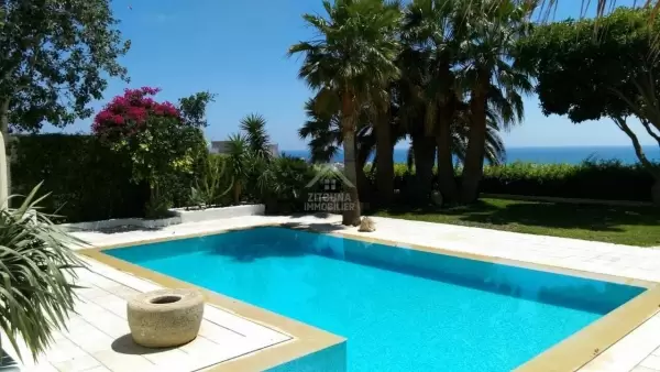 A vendre Villa majestueuse à Hammamet