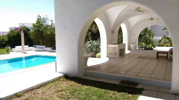 A vendre Villa majestueuse à Hammamet