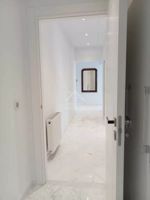 A Louer un agréable appartement S+3 à la Marsa