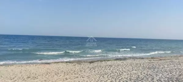 Occasion à ne pas rater ,à vendre un terrain pied dans l'eau beni khiar