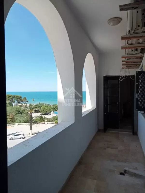 A Louer un bel appartement vue sur mer, richement meublé à la marsa plage