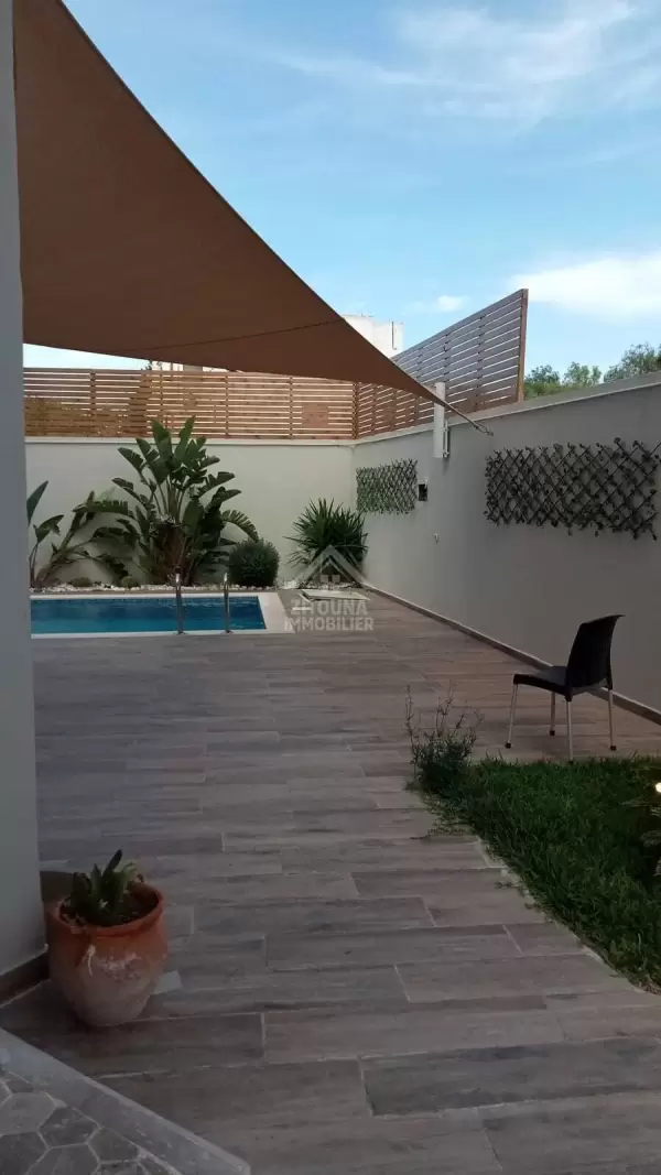 A louer un bel appartement avec piscine à Sidi Daoued
