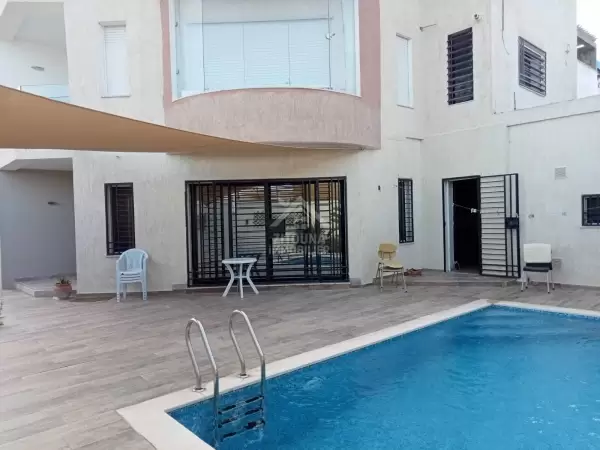 A louer un bel appartement avec piscine à Sidi Daoued