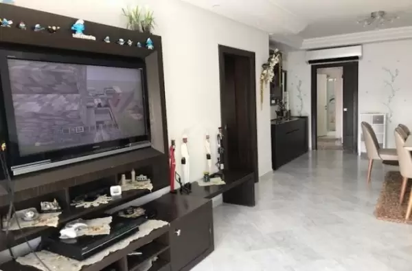 A louer un bel appartement richement meublé avec ascenseur à la Marsa proche de lycée Français