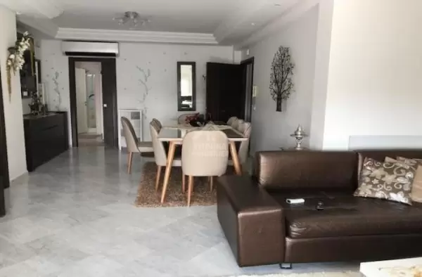 A louer un bel appartement richement meublé avec ascenseur à la Marsa proche de lycée Français