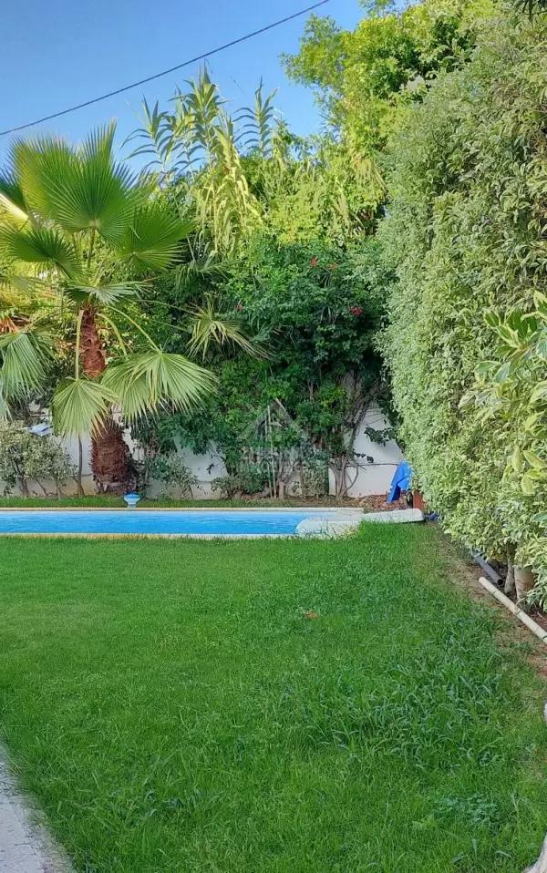 A Louer une grande villa cité les pins