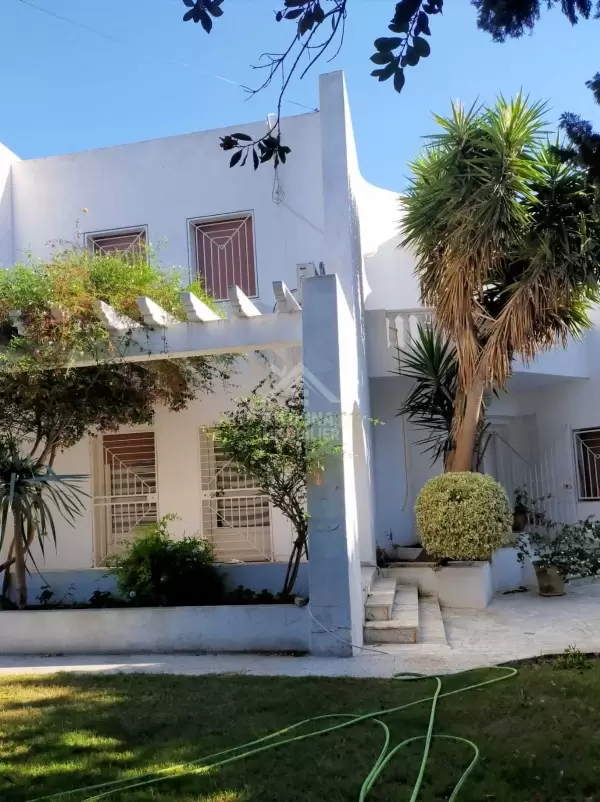 A Louer une grande villa cité les pins
