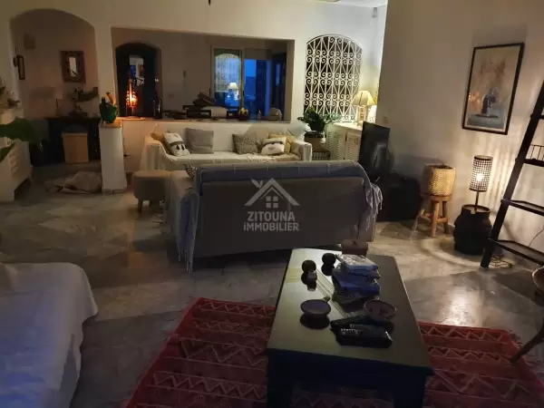 A louer un Rez de chaussée de villa pied dans l'eau à la Marsa cube