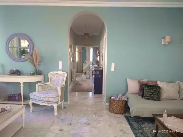 A louer un étage de villa à Carthage Amilcar