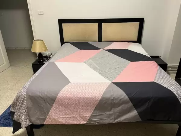 A louer un bel appartement richement meublé avec sur mer à la Marsa Corniche