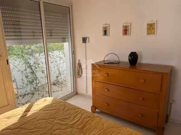 A louer un bel appartement richement meublé avec sur mer à la Marsa Corniche