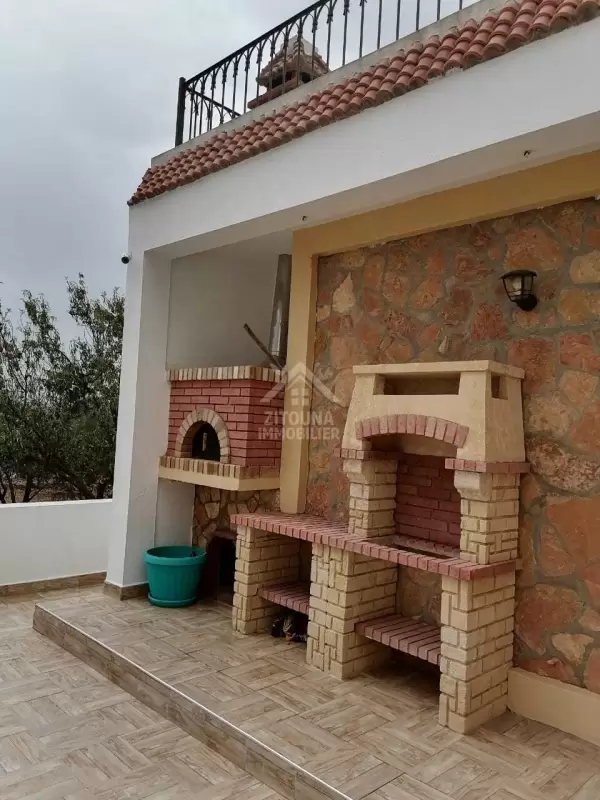 A Vendre une grande villa avec piscine à Oued Elil Manouba