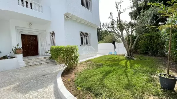 Villa avec piscine à louer à la Marsa