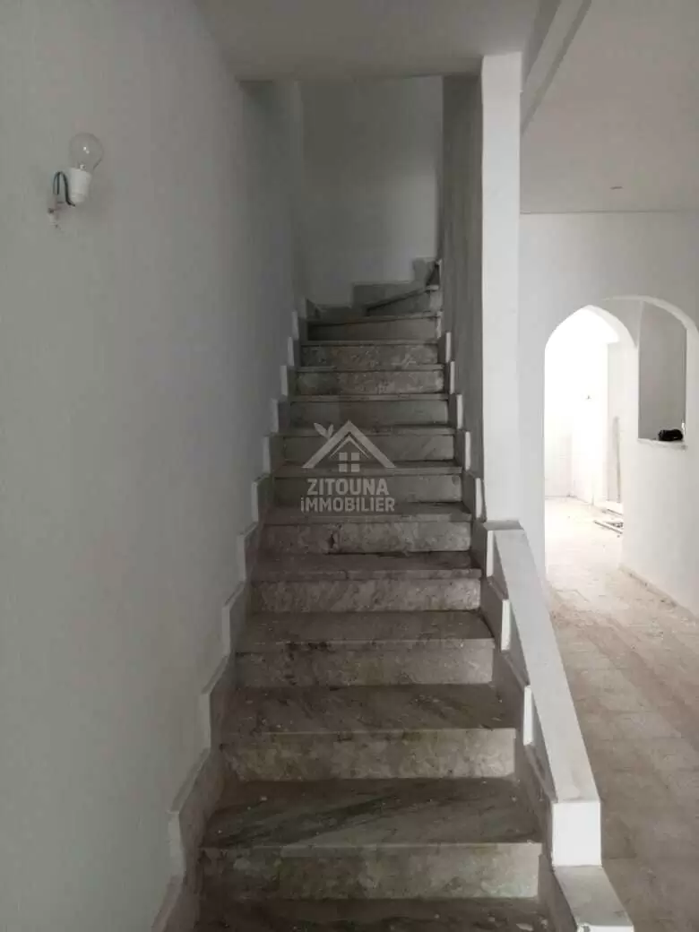 un Duplex totalement rénové à la Marsa