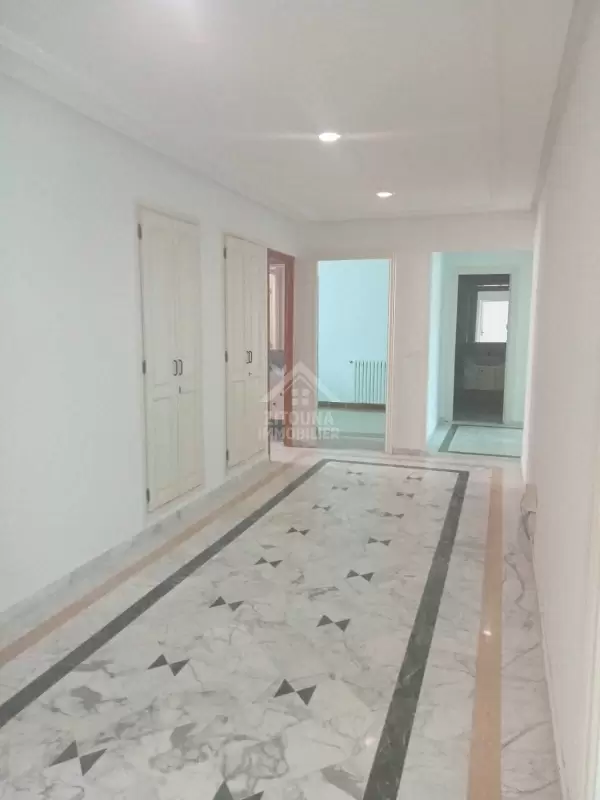 A Louer des bureaux à usage bureautique au lac 1