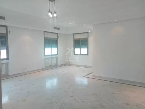 A Louer des bureaux à usage bureautique au lac 1