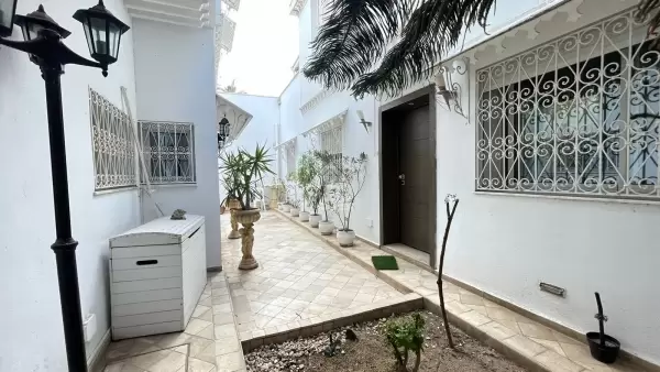 une belle villa meublée à louer à Carthage