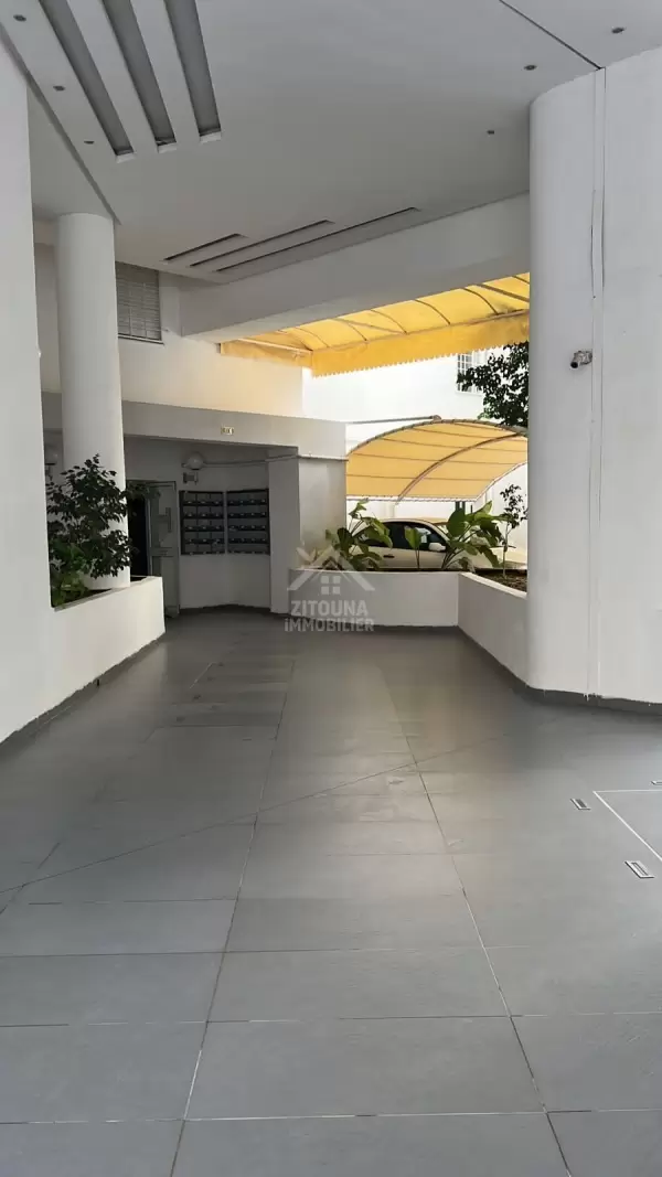 A Vendre un beau duplex aux jardins de carthage