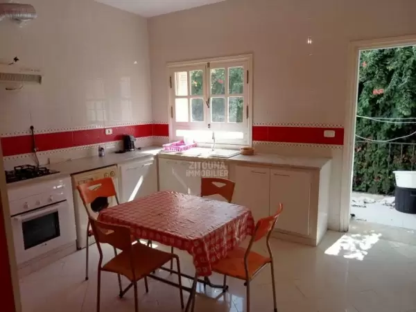 étage de villa à la Marsa sidi Abd Aziz