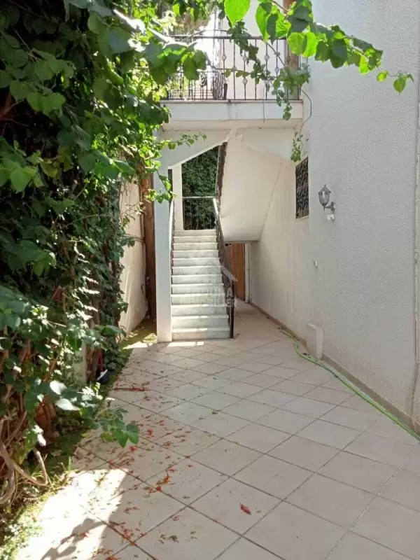 étage de villa à la Marsa sidi Abd Aziz