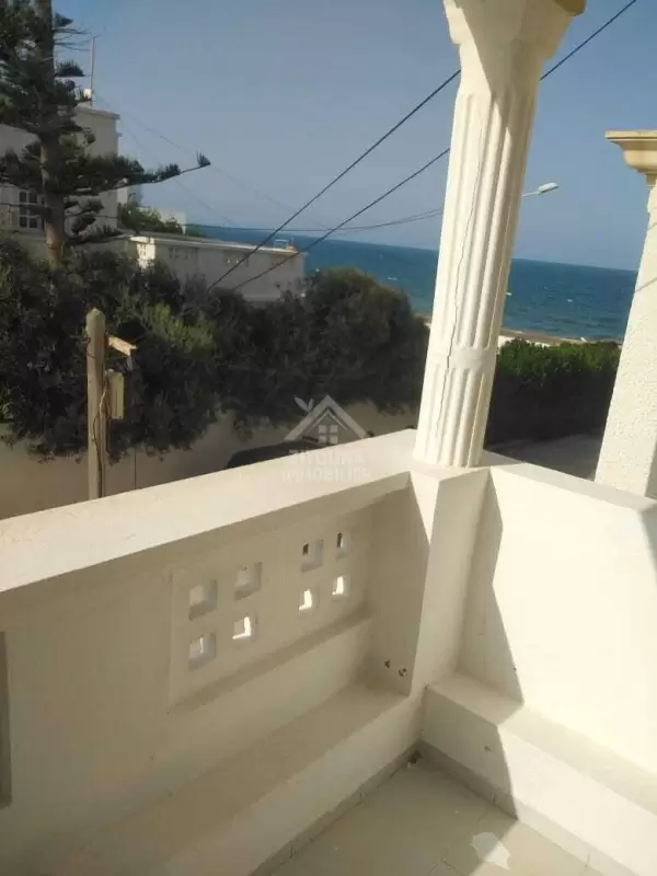 à louer une belle villa à la Marsa Corniche