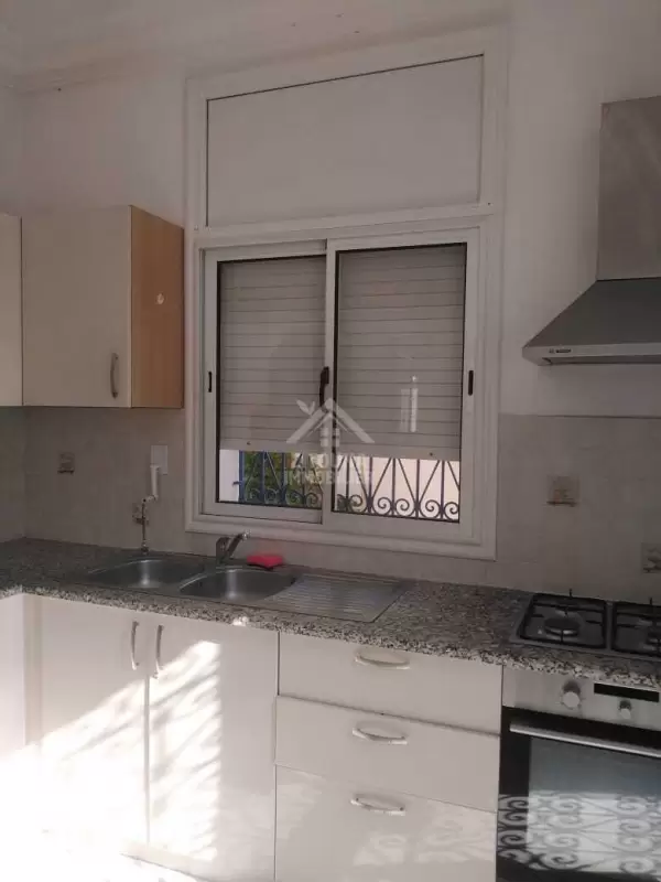 à louer une belle villa à la Marsa Corniche