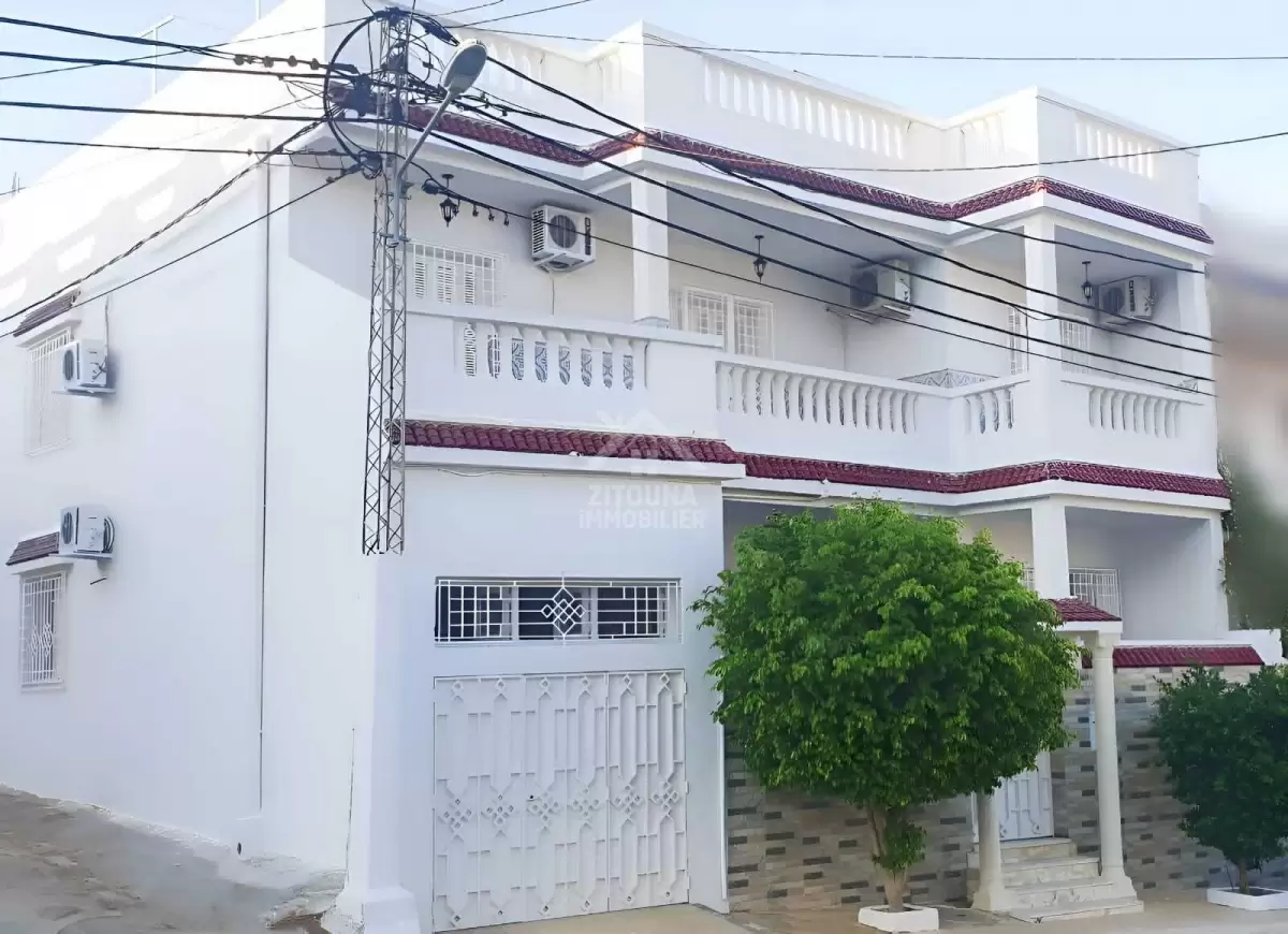 une maison à Vendre À Omrane Supérieur