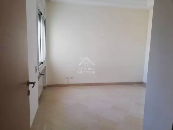 à louer un appartement s+2 Gammarth village