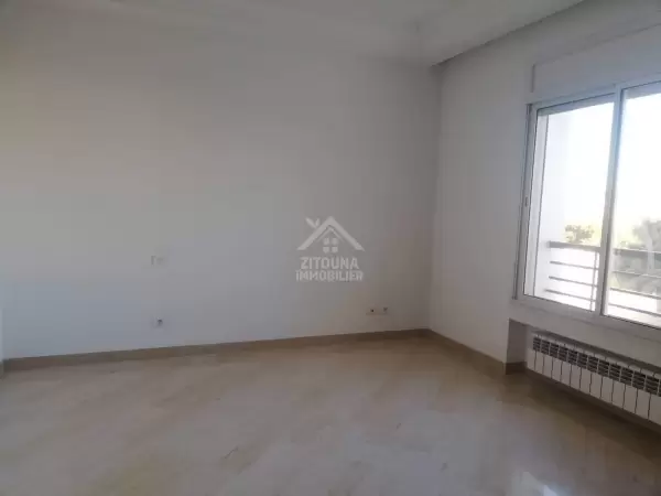 à louer un appartement s+2 Gammarth village