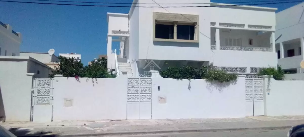 à louer un appartement s+3 proche lycée Gustave Flaubert