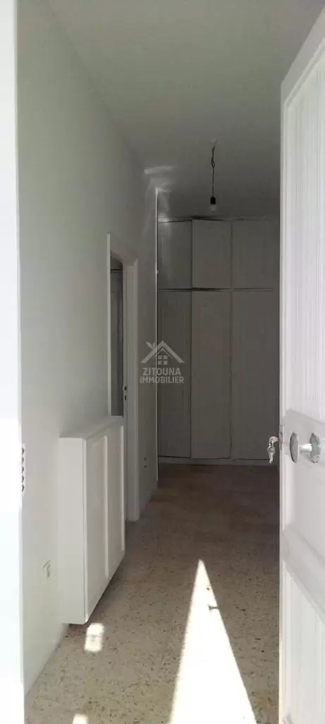 à louer un appartement s+3 proche lycée Gustave Flaubert