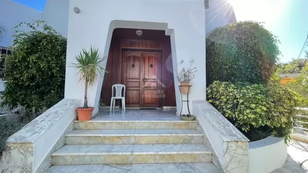 A Louer une villa avec piscine à la Marsa Stade
