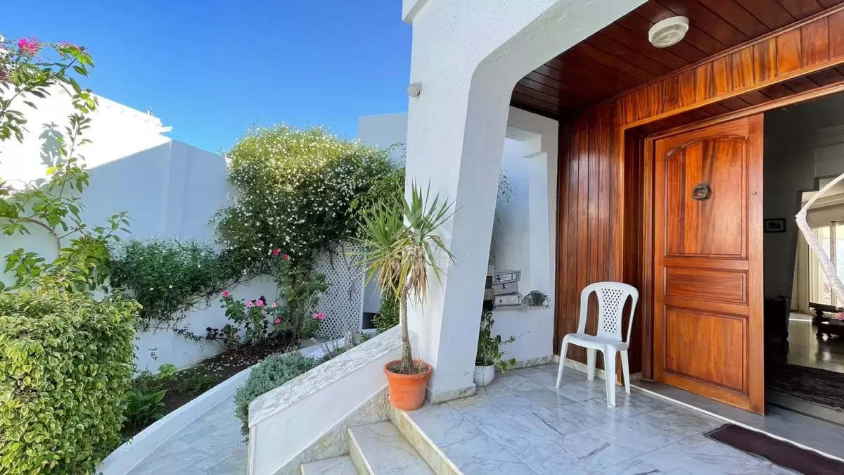 A Louer une villa avec piscine à la Marsa Stade