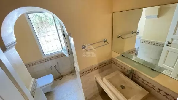 à louer une belle villa à Gammarth avec piscine