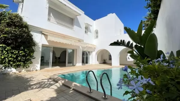 à louer une belle villa à Gammarth avec piscine