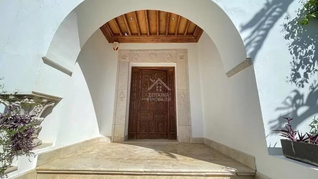 à louer une belle villa à Gammarth avec piscine