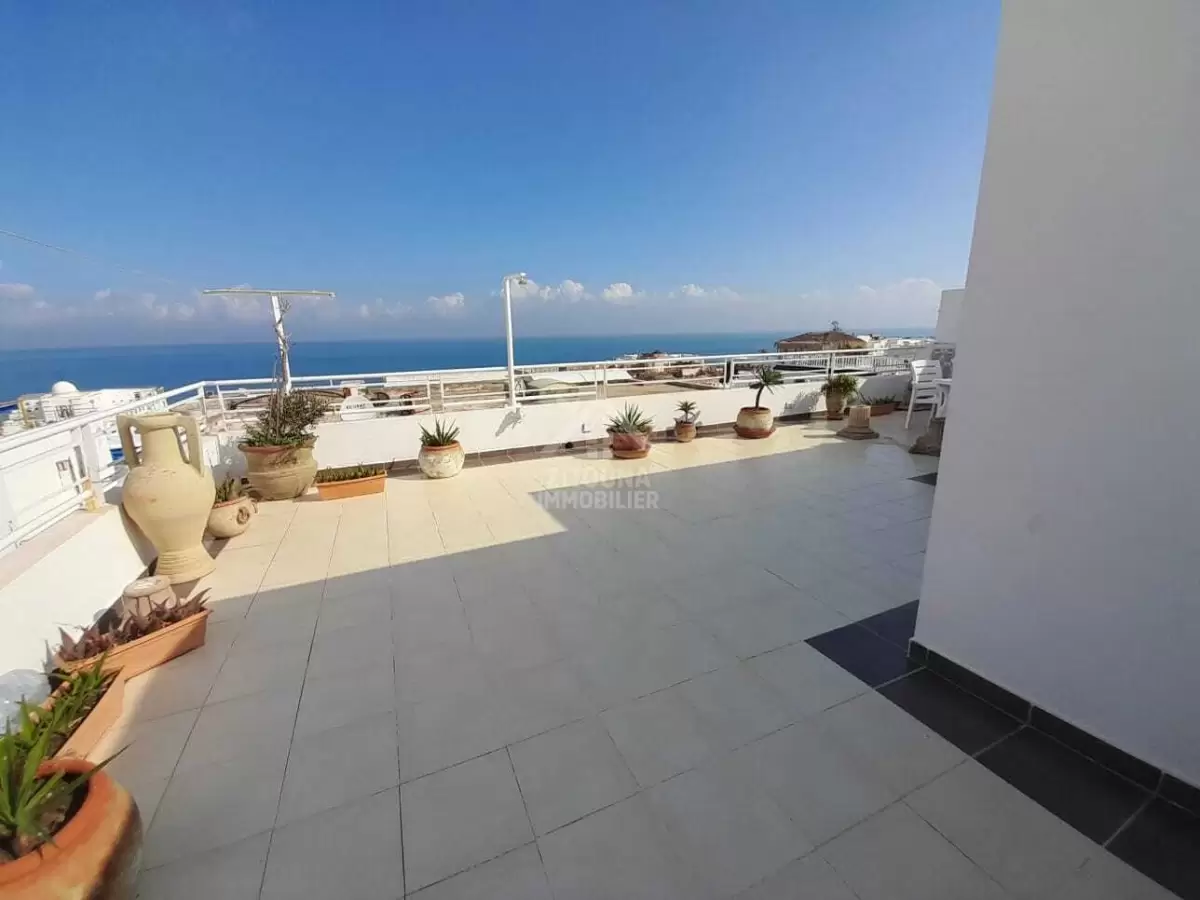 A louer un étage de villa à la Marsa Corniche